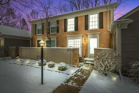 1525 Surrey Ln, Rochester Hills, MI 48306