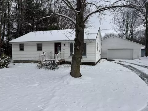 7160 Maple Island Rd, Nunica, MI 49448