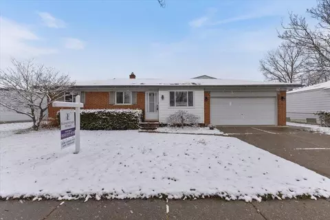 1453 Boyd St, Troy, MI 48083
