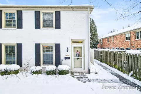 2515 Abbington Dr SE, Grand Rapids, MI 49506
