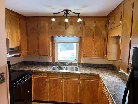 Kitchen - 2924 Page Ave, Jackson, MI 49203 photo 1 of 12
