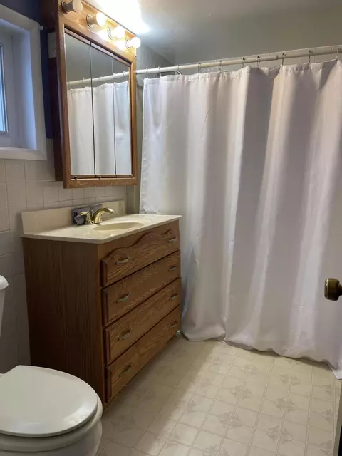 Bath - 2924 Page Ave, Jackson, MI 49203 photo 1 of 2