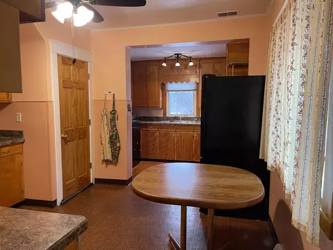 Kitchen - 2924 Page Ave, Jackson, MI 49203 photo 8 of 12