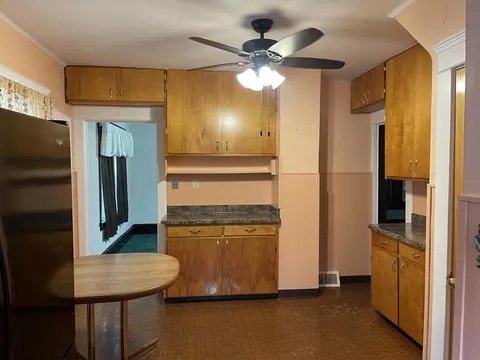 Kitchen - 2924 Page Ave, Jackson, MI 49203 photo 6 of 12