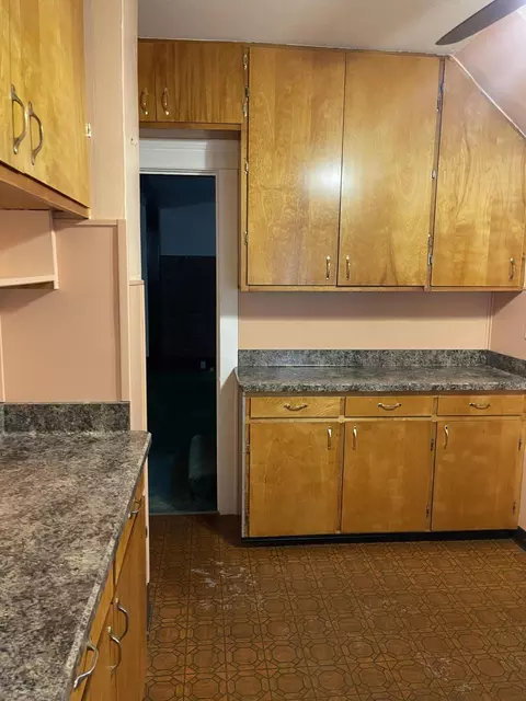 Kitchen - 2924 Page Ave, Jackson, MI 49203 photo 10 of 12