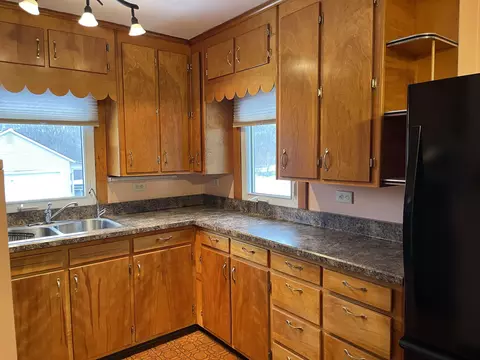 Kitchen - 2924 Page Ave, Jackson, MI 49203 photo 5 of 12