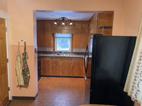 Kitchen - 2924 Page Ave, Jackson, MI 49203 photo 3 of 12