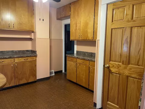 Kitchen - 2924 Page Ave, Jackson, MI 49203 photo 7 of 12