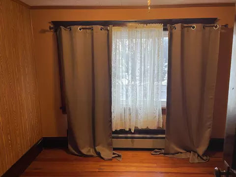 Bedroom - 2924 Page Ave, Jackson, MI 49203 photo 6 of 10