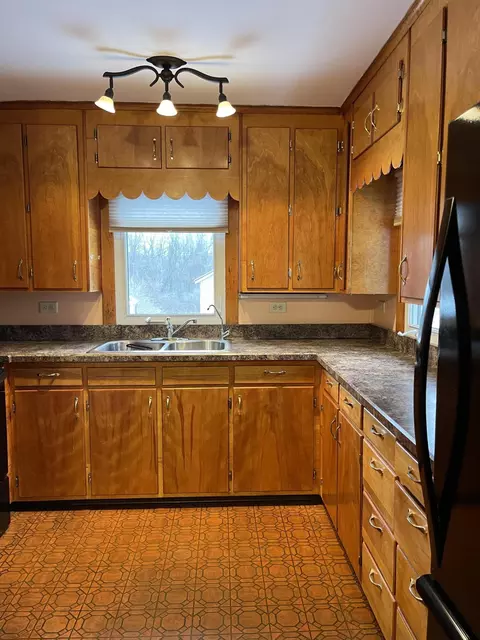 Kitchen - 2924 Page Ave, Jackson, MI 49203 photo 2 of 12