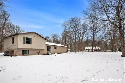 210 Midway St, Belding, MI 48809 photo 25