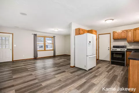 210 Midway St, Belding, MI 48809 photo 10