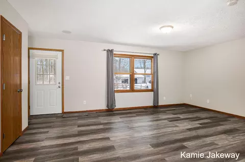 210 Midway St, Belding, MI 48809 photo 7