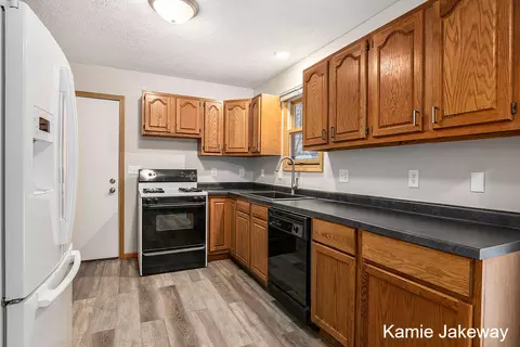 210 Midway St, Belding, MI 48809 photo 11