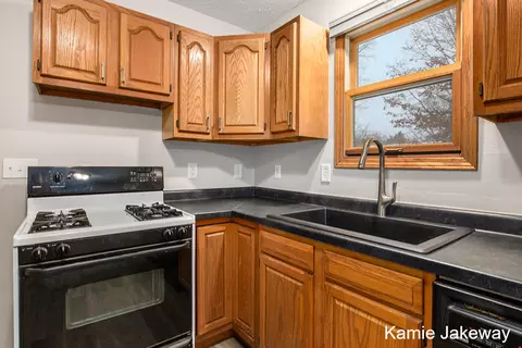 210 Midway St, Belding, MI 48809 photo 12