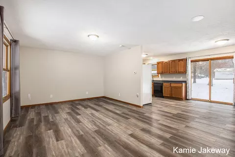 210 Midway St, Belding, MI 48809 photo 6