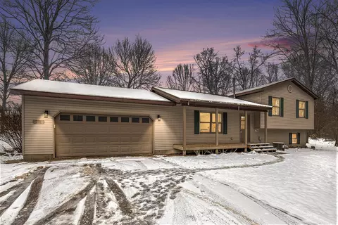 210 Midway St, Belding, MI 48809 photo 3