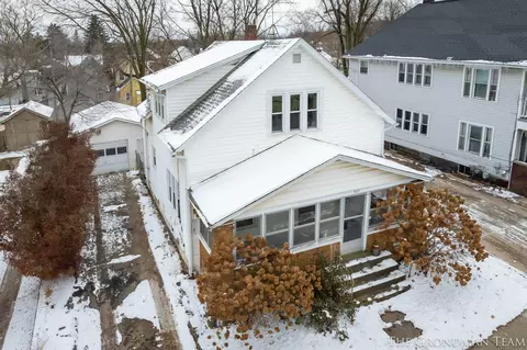 922 5th St NW, Grand Rapids, MI 49504