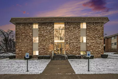 734 W Kilgore Rd #205, Kalamazoo, MI 49008