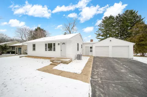 4850 Clark Lake Rd, Jackson, MI 49201