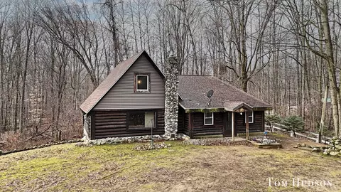 4040 W 4 Mile Rd, White Cloud, MI 49349