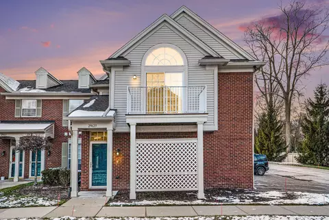 29623 Nottingham Cir, Livonia, MI 48152