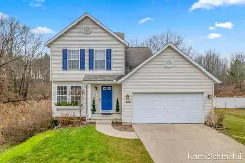 922 Bush Creek Ln, Whitehall, MI 49461