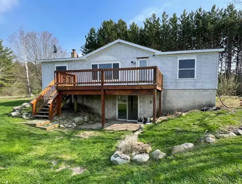 170 Meceola Rd, Lake, MI 48632
