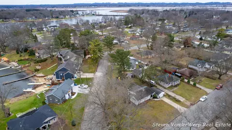 760 River St, Spring Lake, MI 49456 photo 6