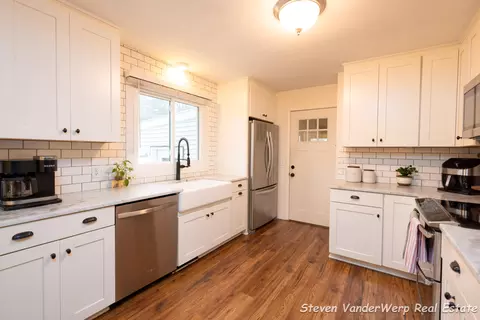 760 River St, Spring Lake, MI 49456 photo 9