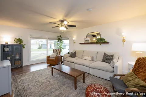 760 River St, Spring Lake, MI 49456 photo 11
