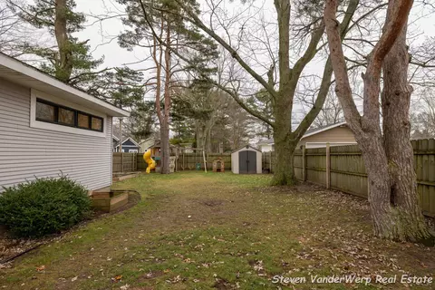760 River St, Spring Lake, MI 49456 photo 5