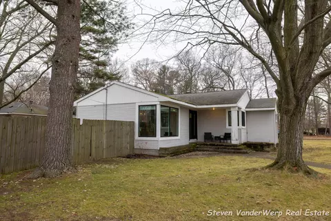 760 River St, Spring Lake, MI 49456 photo 35