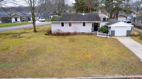 760 River St, Spring Lake, MI 49456 photo 3