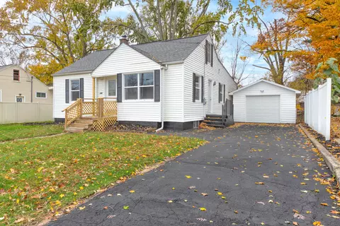 114 S Liberty St, Paw Paw, MI 49079