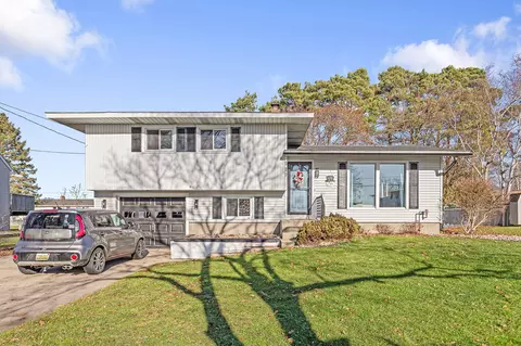 519 Boelens Ct, Spring Lake, MI 49456