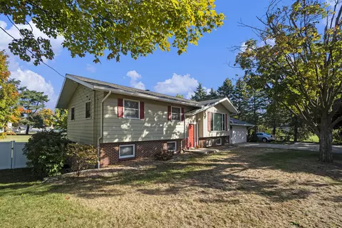 2651 Baldwin St, Jenison, MI 49428