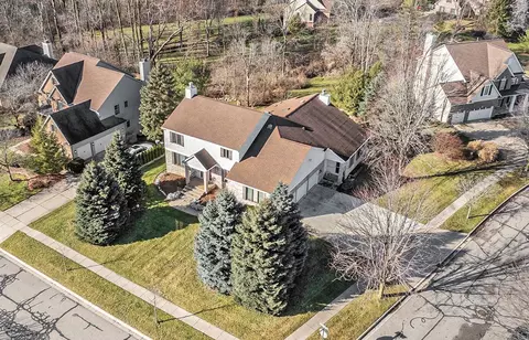 1002 Arboretum Ct, Saline, MI 48176
