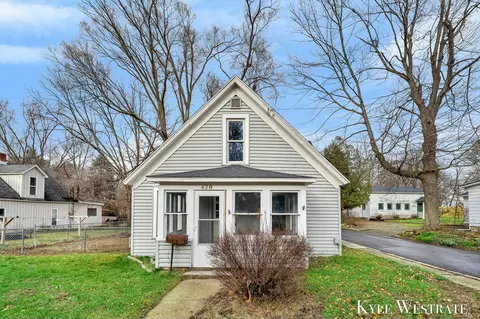 420 W Montcalm St, Greenville, MI 48838
