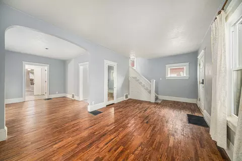 740 Douglas St, Jackson, MI 49203 photo 4