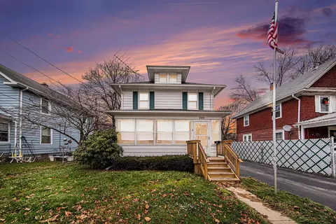 740 Douglas St, Jackson, MI 49203