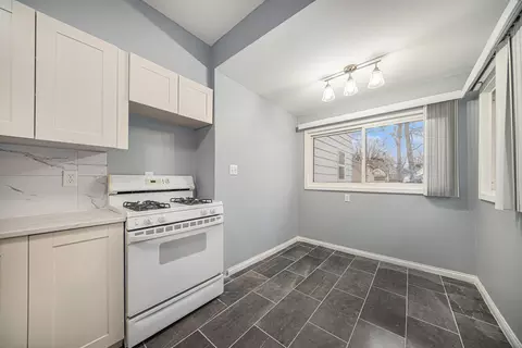 740 Douglas St, Jackson, MI 49203 photo 9