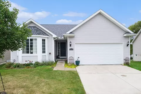 4474 Cross Creek Blvd, Burton, MI 48509