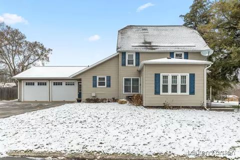 3775 Oakridge Ave NW, Comstock Park, MI 49321