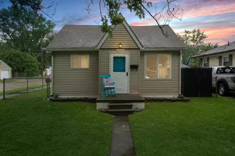 23498 Willard Ave, Warren, MI 48089