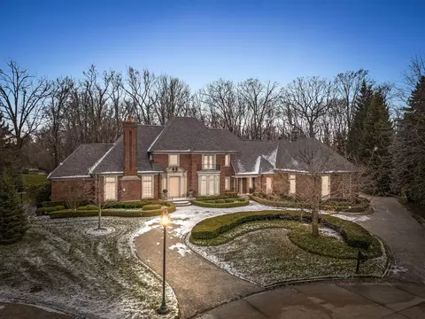 37507 Hidden Valley Ct, Clinton Twp, MI 48036