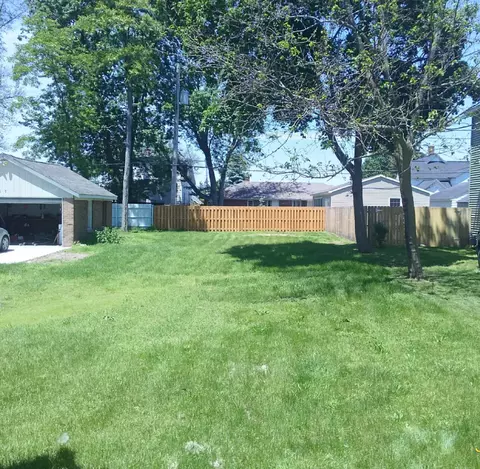 581 S Shore Dr, Holland, MI 49423