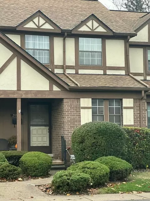 28612 N Regent Ct, Southfield, MI 48076