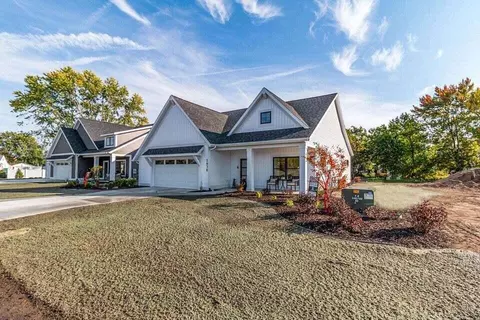 6258 Kingbird Dr #2, Hudsonville, MI 49426