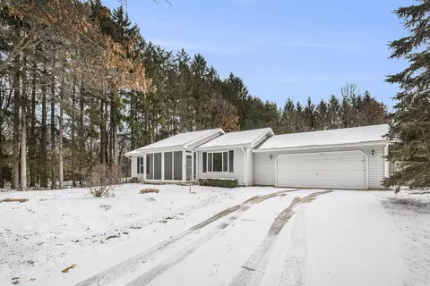 10533 W Harlow Rd, Greenville, MI 48838